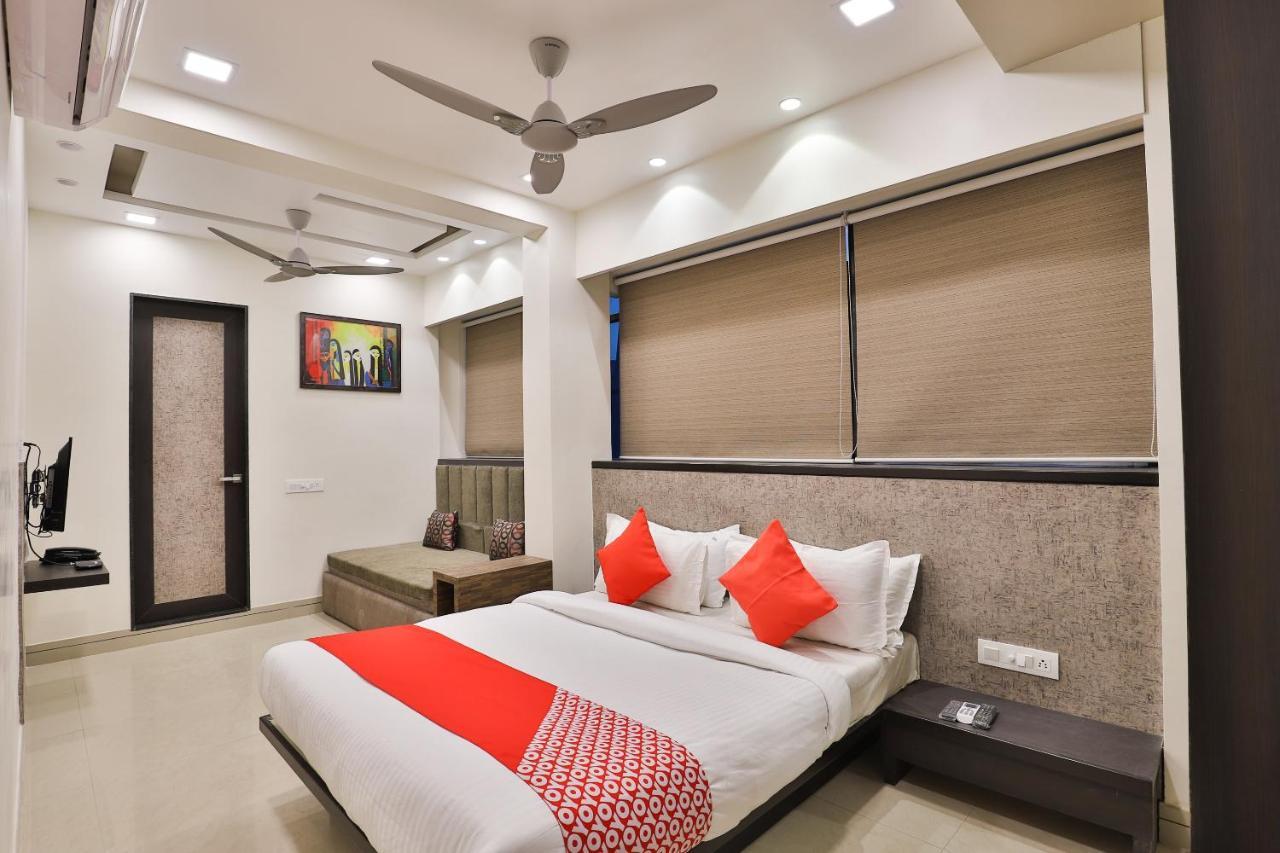 Oyo 23289 Hotel Anmol Palace Ahmedabad Exterior foto